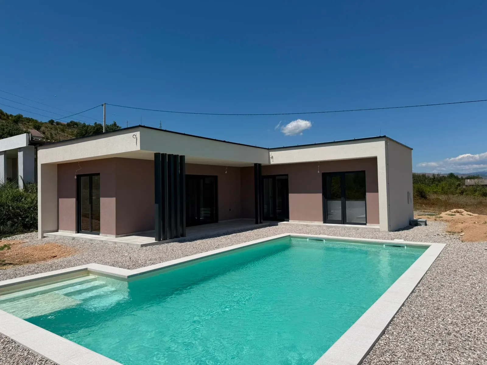 Vila Inna, Buna — realizacija