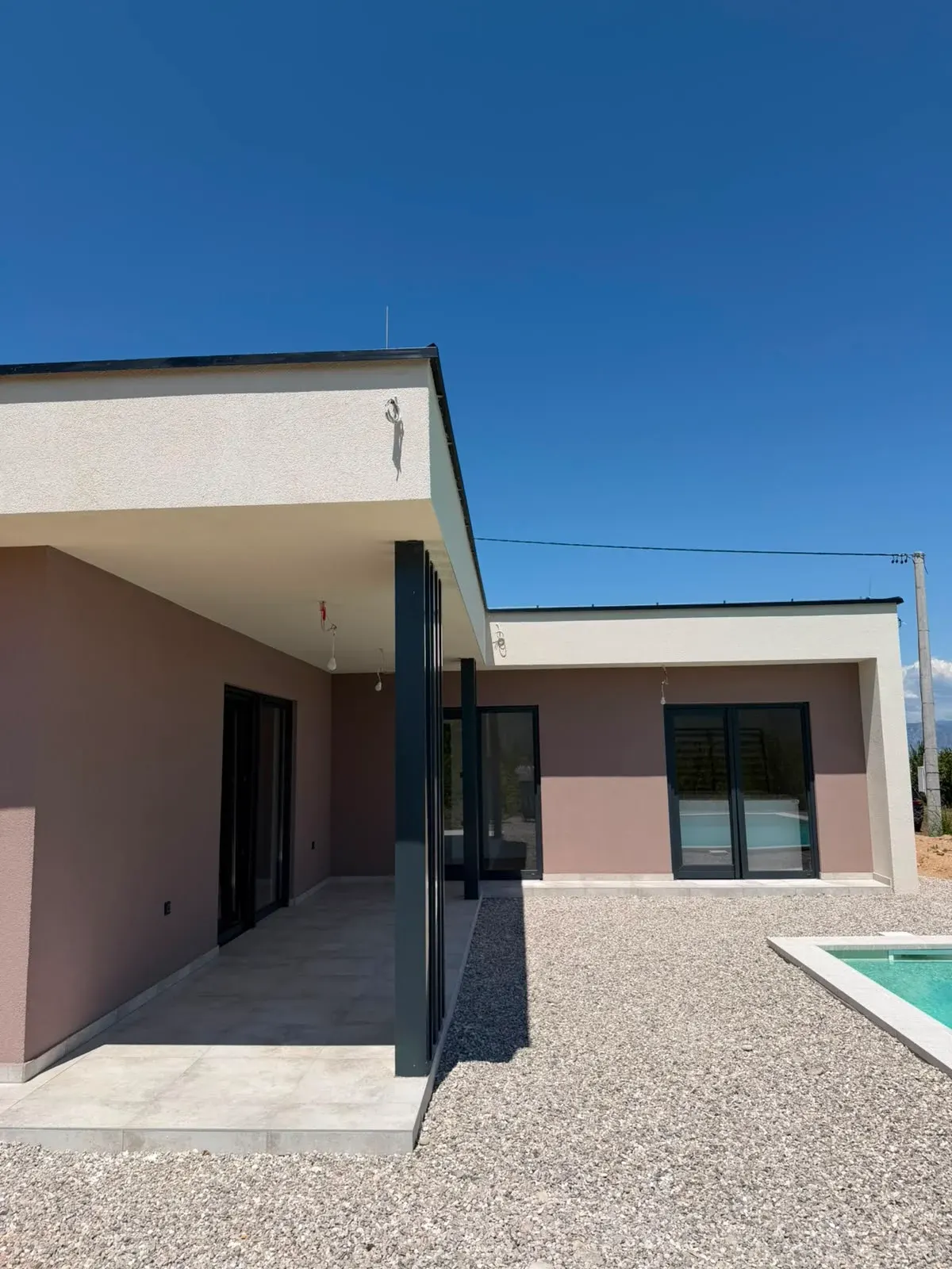 Vila Inna, Buna — realizacija