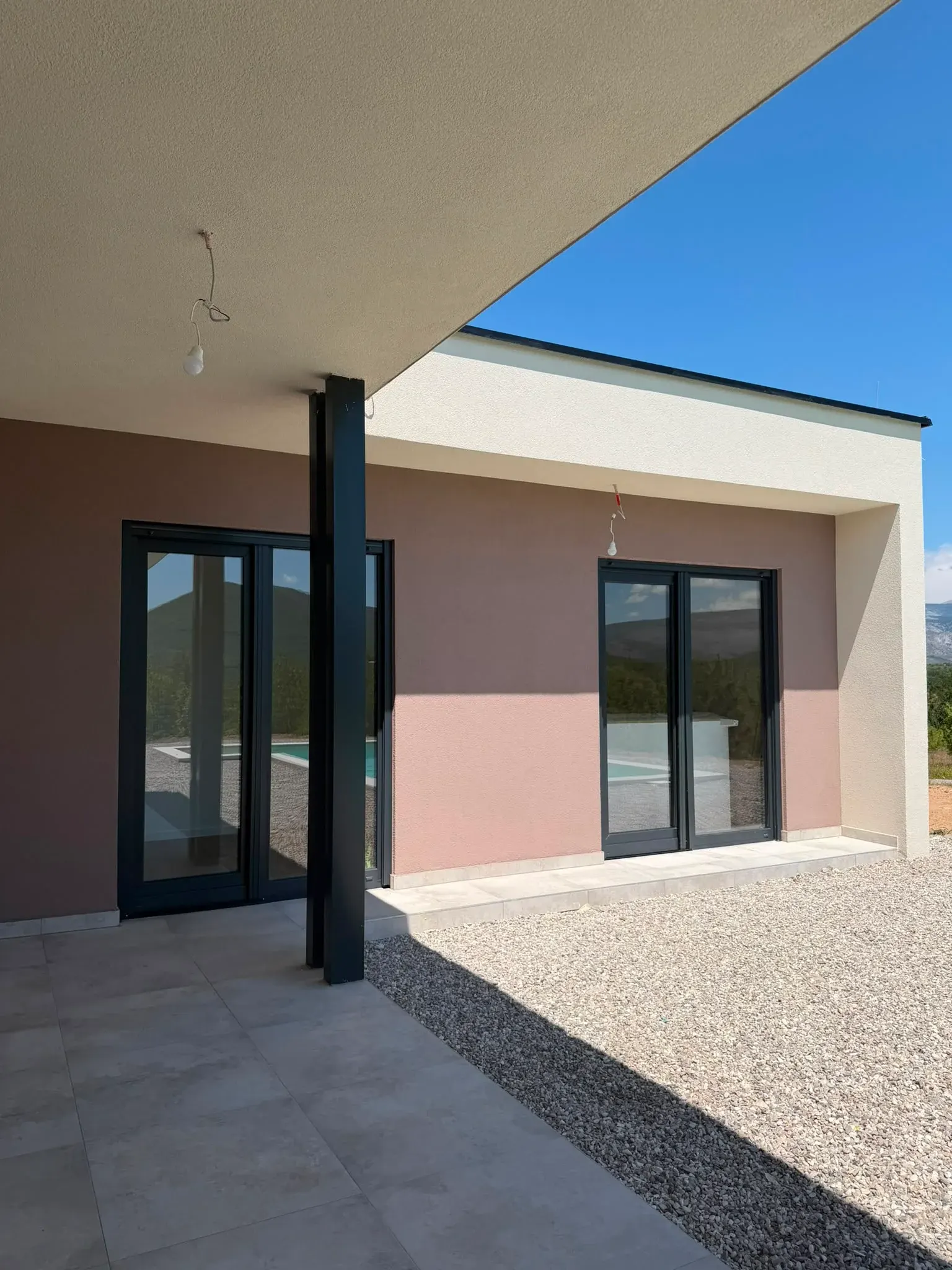 Vila Inna, Buna — realizacija